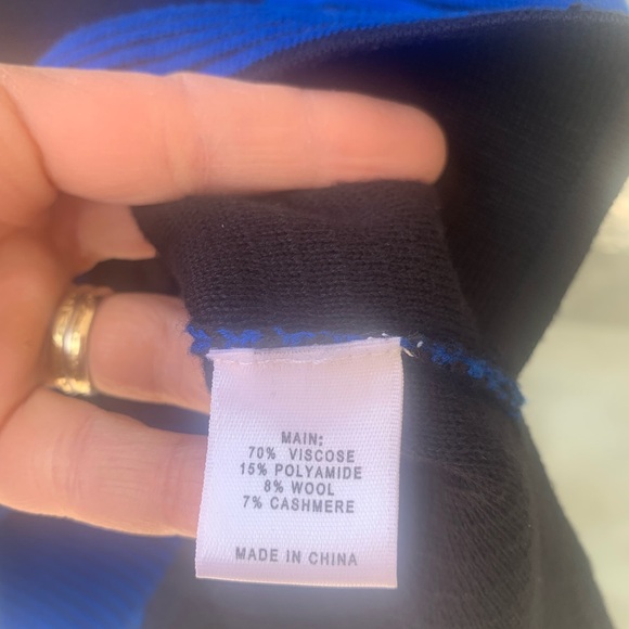 ST. JOHN knit top size P - Picture 7 of 15